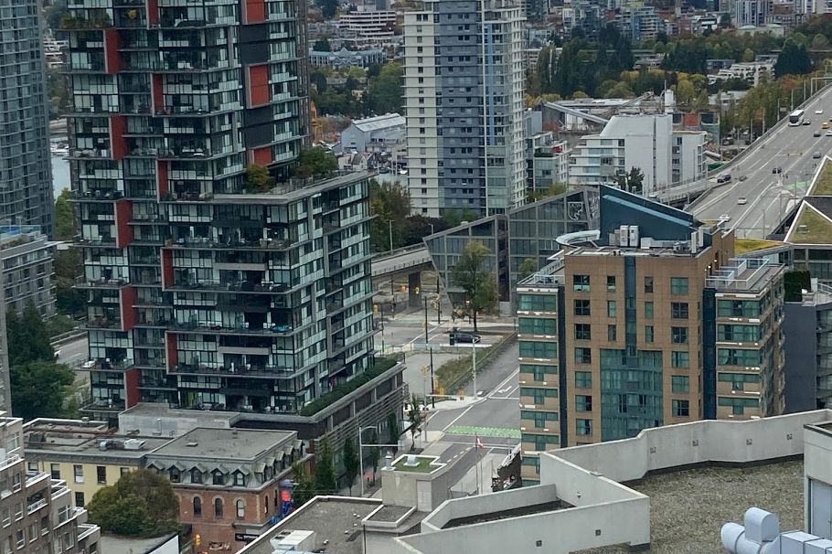 2402 1188 Howe Street Vancouver, BC - 10