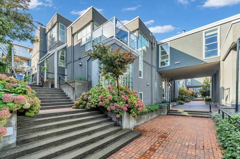 2243 Oak Street Vancouver, BC - 37