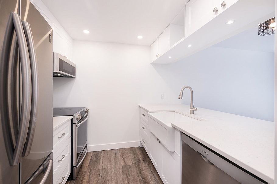 3182 Mountain Highway North Vancouver, BC - 20