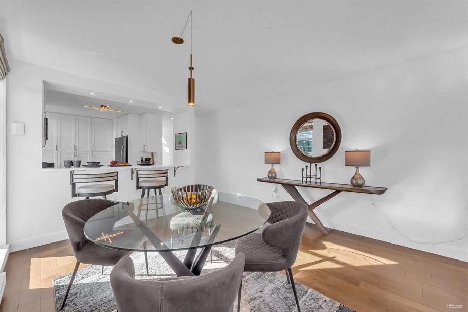 2243 Oak Street Vancouver, BC - 10