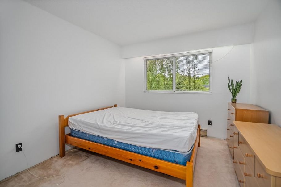 1735 W 62nd Avenue Vancouver, BC - 27