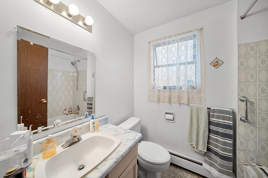 271 E 38th Avenue Vancouver, BC - 26