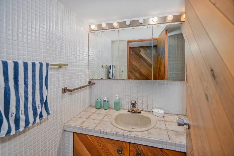 1735 W 62nd Avenue Vancouver, BC - 35