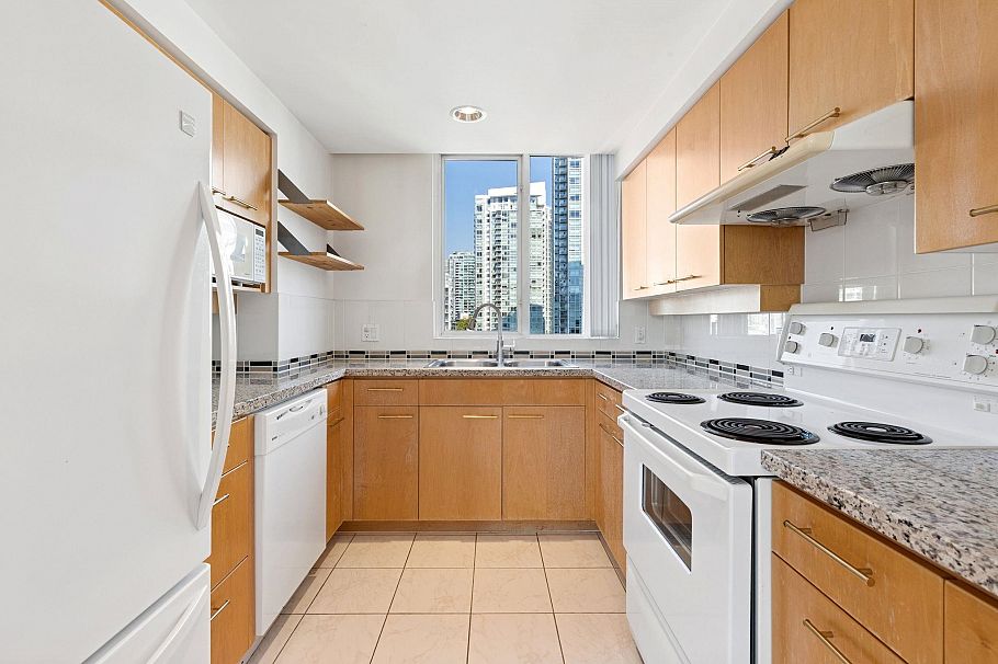 15D 139 Drake Street Vancouver, BC - 12