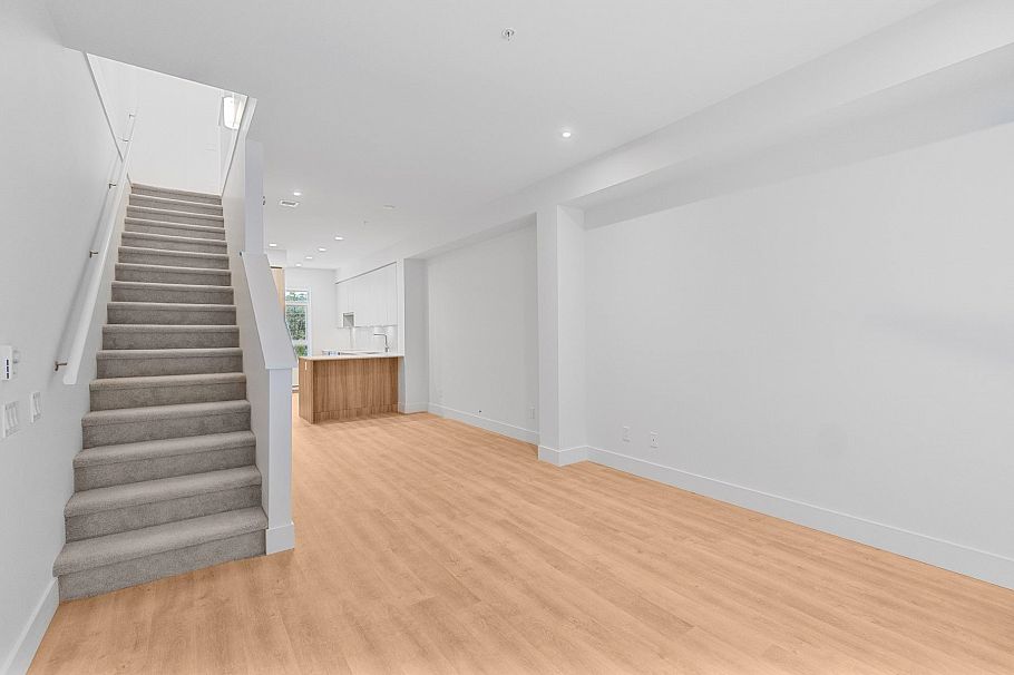 106 2320 Emery Court North Vancouver, BC - 12