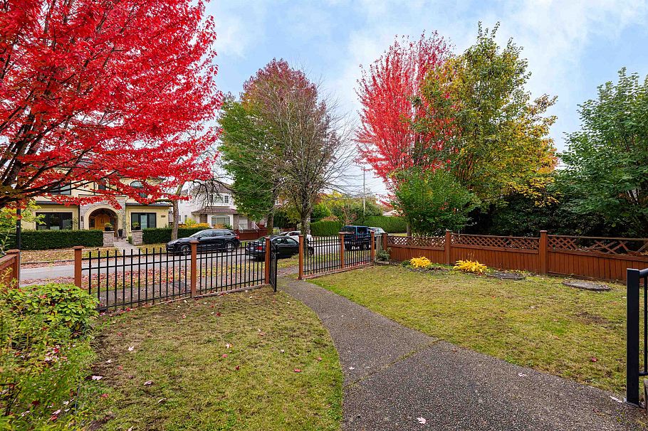 7949 Montcalm Street Vancouver, BC - 2