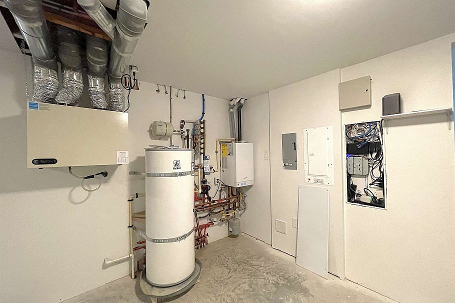 1633 SE Marine Drive Vancouver, BC - 35