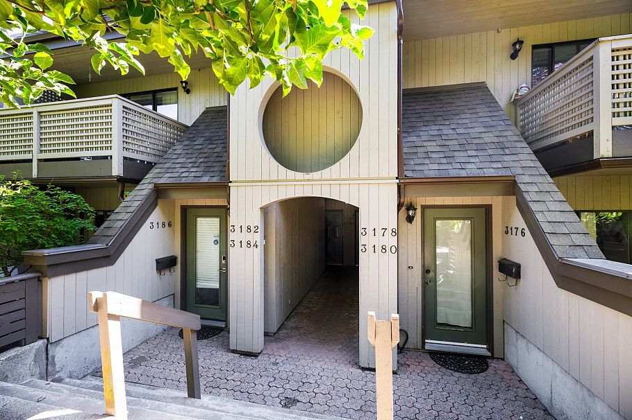 3182 Mountain Highway North Vancouver, BC - 33