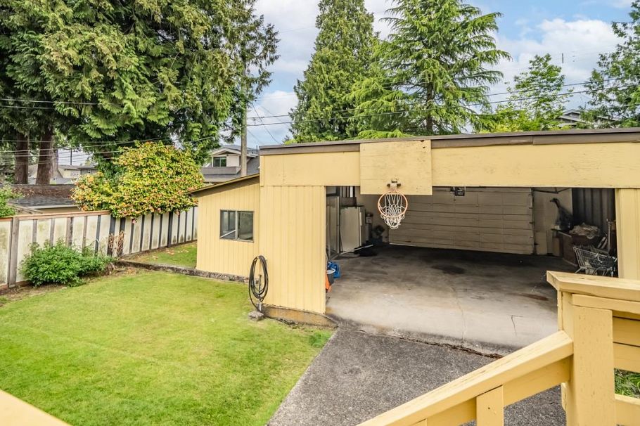 1735 W 62nd Avenue Vancouver, BC - 36