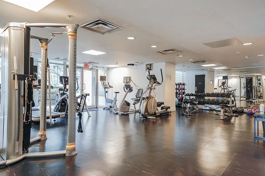 2703 1455 Howe Street Vancouver, BC - 27