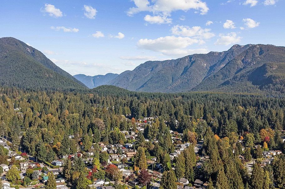 1430 Draycott Road North Vancouver, BC - 40