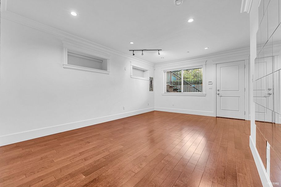 3477 W 20th Avenue Vancouver, BC - 30