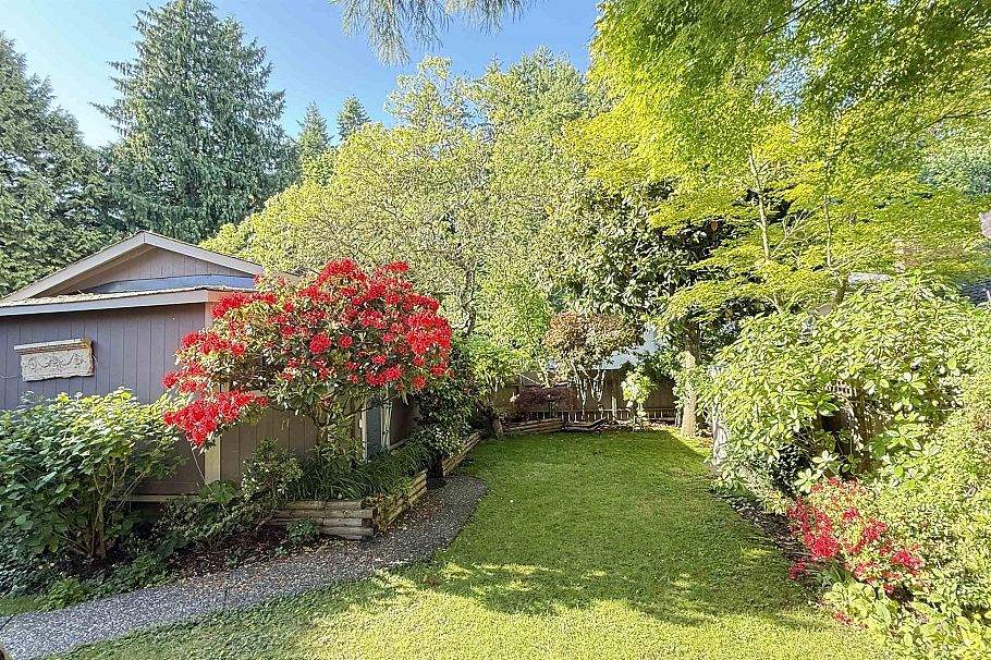 1546 Hope Road North Vancouver, BC - 2