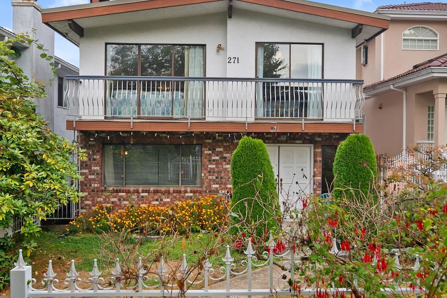 271 E 38th Avenue Vancouver, BC - 1
