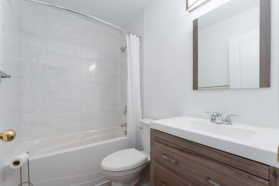 5 3588 Whitney Place Vancouver, BC - 24