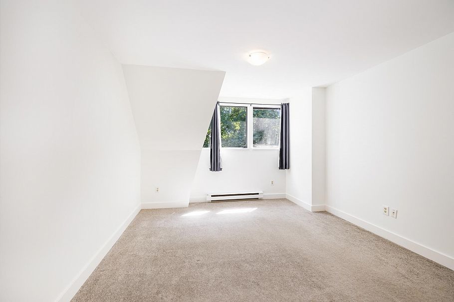 3182 Mountain Highway North Vancouver, BC - 9