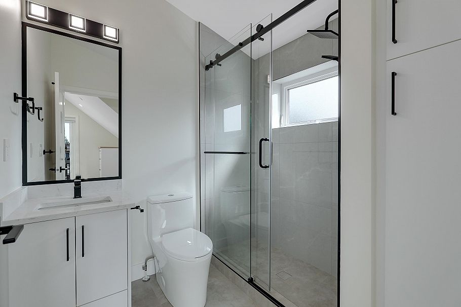 2 3695 E 26 Avenue Vancouver, BC - 33