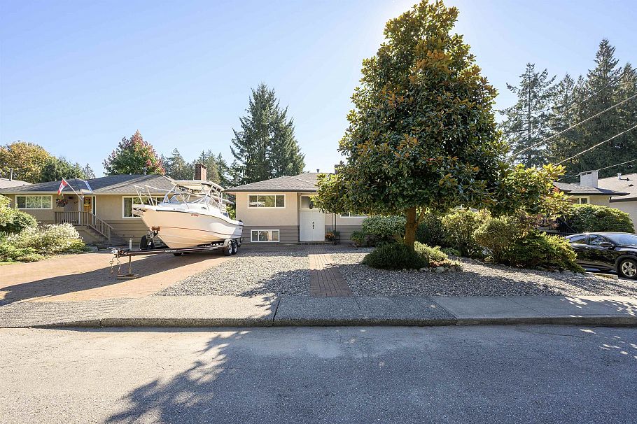 545 W 22nd Street North Vancouver, BC - 3