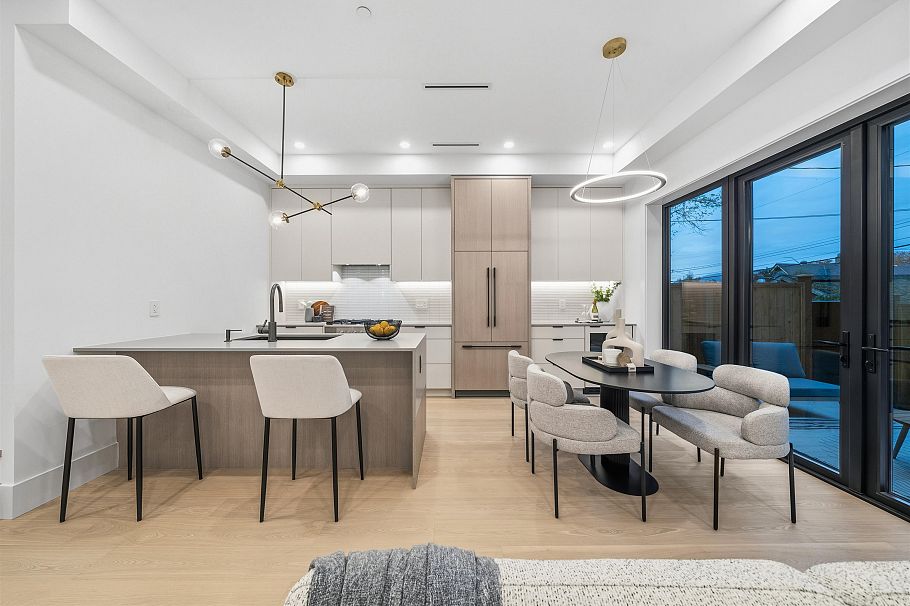 311 N Kamloops Street Vancouver, BC - 4