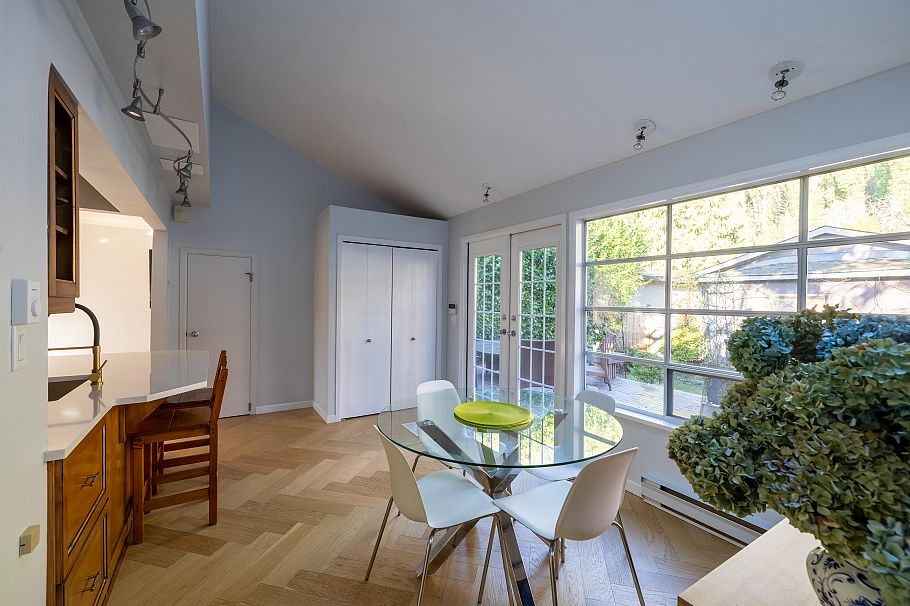 1546 Hope Road North Vancouver, BC - 11