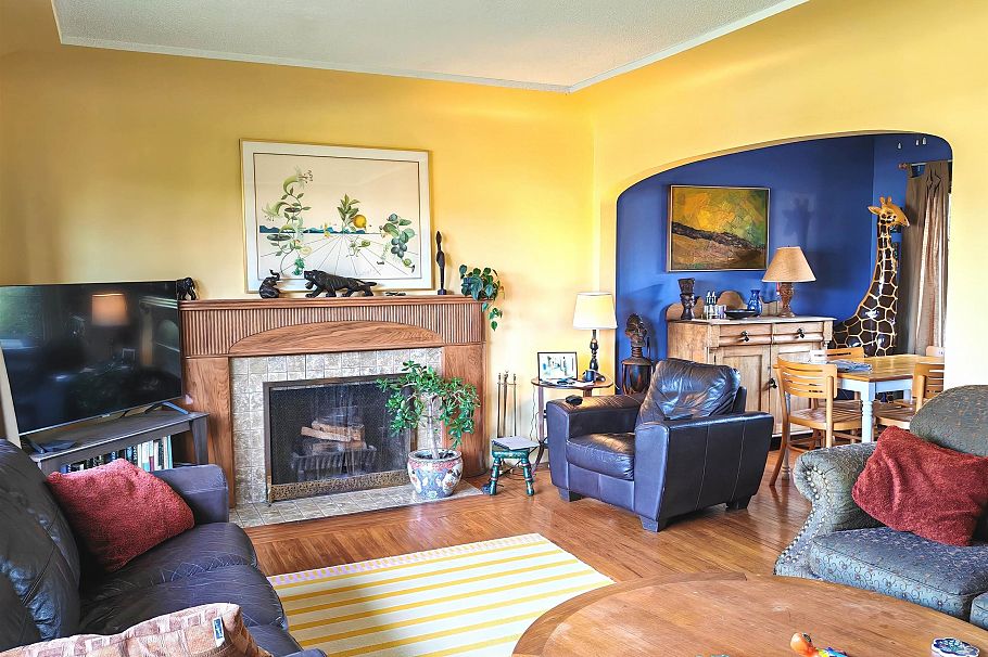 2686 E 3rd Avenue Vancouver, BC - 3