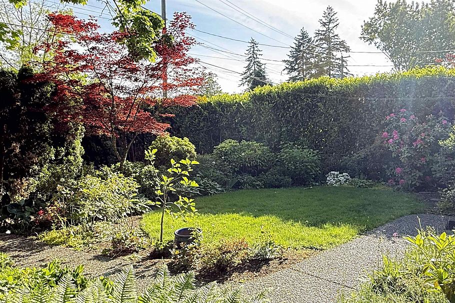 1546 Hope Road North Vancouver, BC - 35