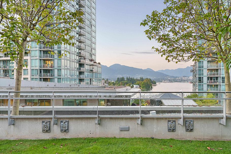 601 1499 W Pender Street Vancouver, BC - 24