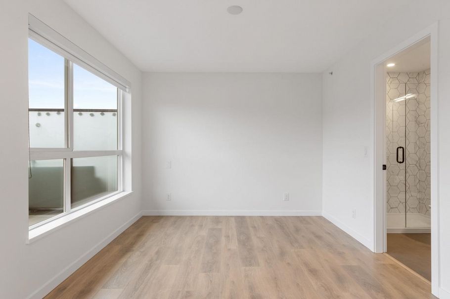 2 533 E 3rd Street North Vancouver, BC - 12