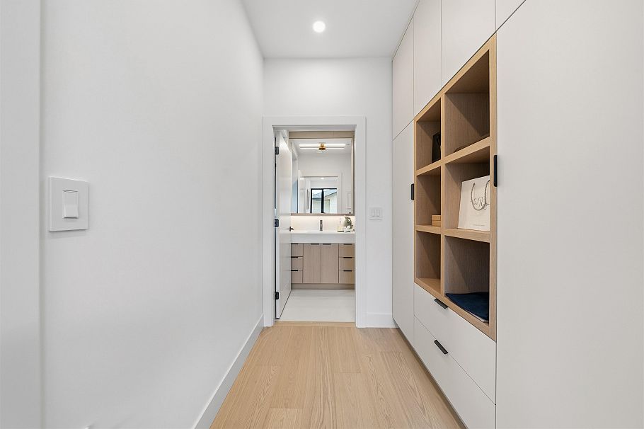 311 N Kamloops Street Vancouver, BC - 25