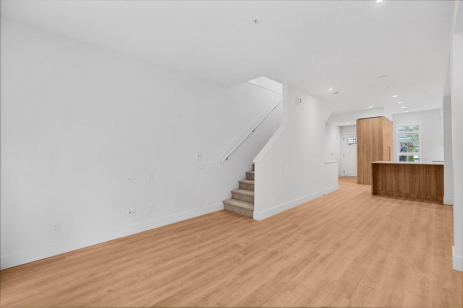 106 2320 Emery Court North Vancouver, BC - 11