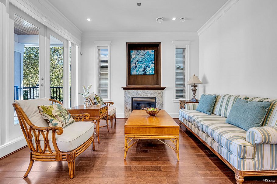 3477 W 20th Avenue Vancouver, BC - 4
