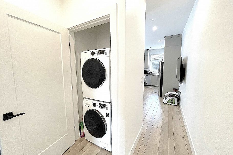 1633 SE Marine Drive Vancouver, BC - 25