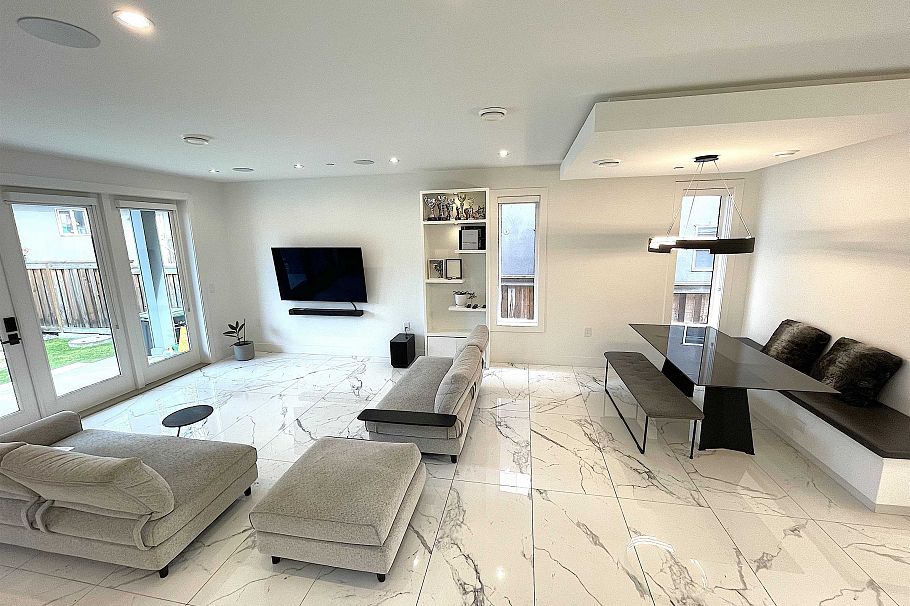 1633 SE Marine Drive Vancouver, BC - 9