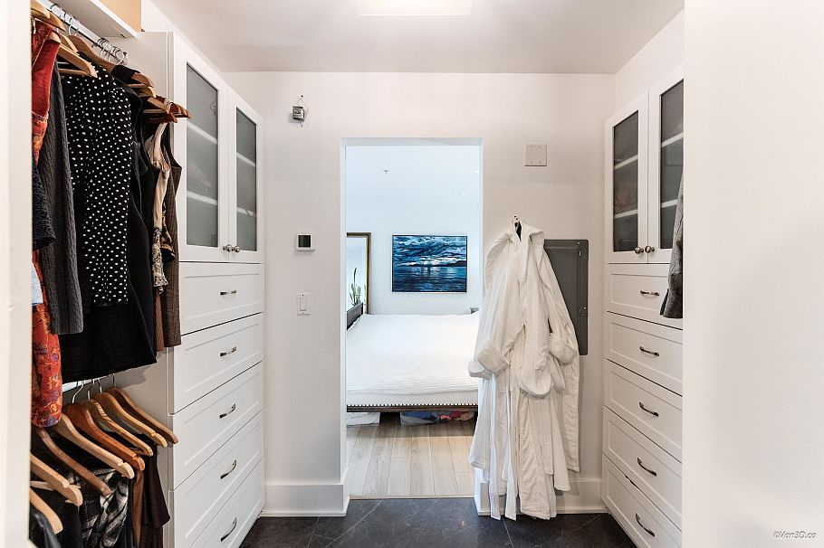 1017 W 8th Avenue Vancouver, BC - 16