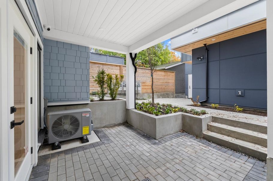 2438 W 49th Avenue Vancouver, BC - 19