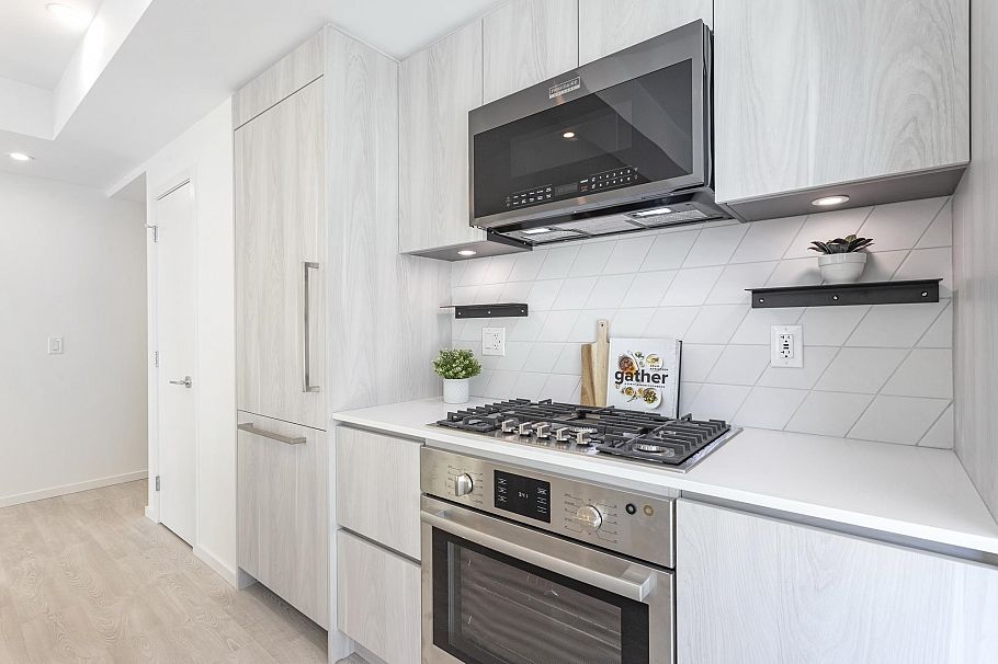204 3264 Vanness Avenue Vancouver, BC - 4