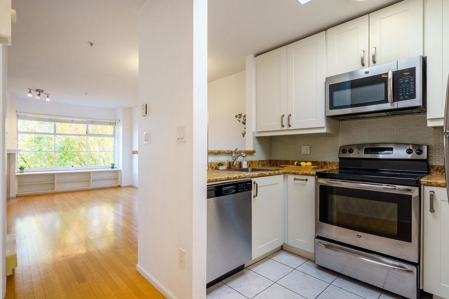 410 2388 Triumph Street Vancouver, BC - 13