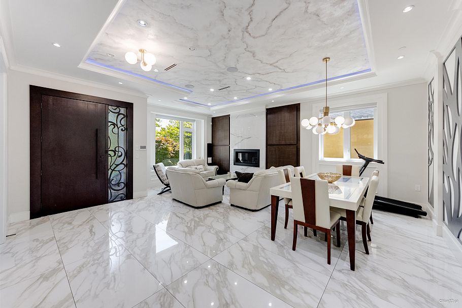 6913 Argyle Street Vancouver, BC - 4