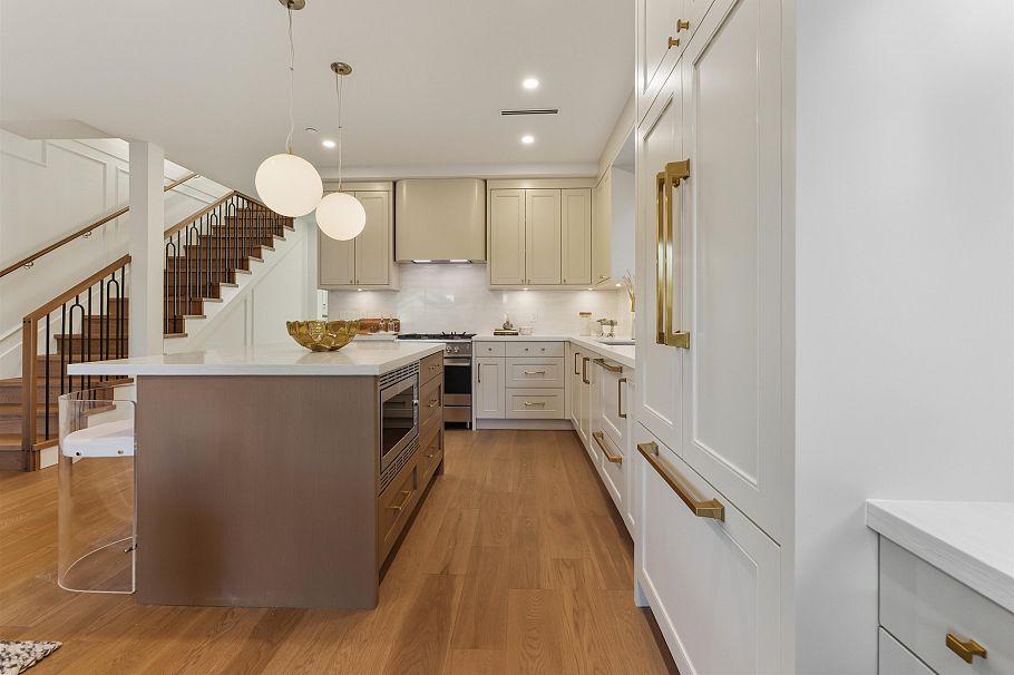 1761 W 16th Avenue Vancouver, BC - 9