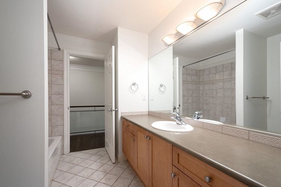 338 N Dollarton Highway North Vancouver, BC - 32