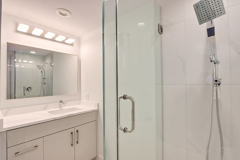 1203 140 E 14th Street North Vancouver, BC - 13