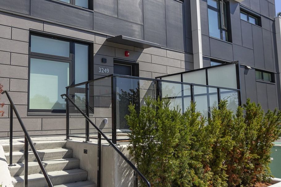 3247 Clive Avenue Vancouver, BC - 2