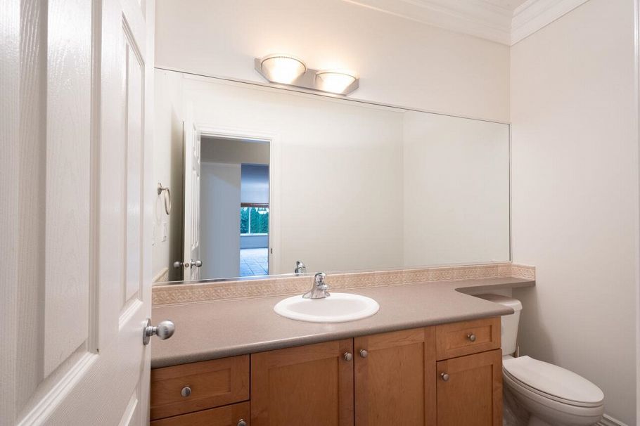 338 N Dollarton Highway North Vancouver, BC - 21