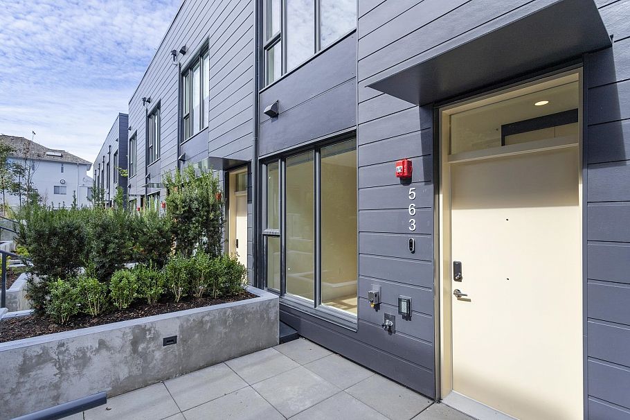 563 W 26th Avenue Vancouver, BC - 1