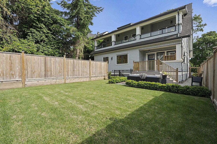 2377 W 7th Avenue Vancouver, BC - 8