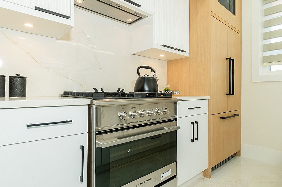 1554 W 66th Avenue Vancouver, BC - 6