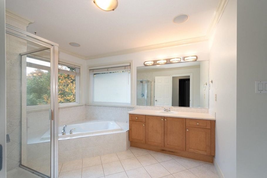 338 N Dollarton Highway North Vancouver, BC - 26