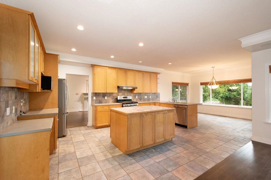 338 N Dollarton Highway North Vancouver, BC - 13