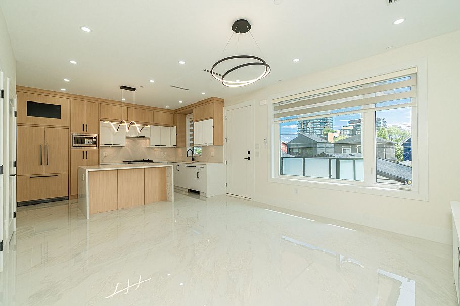 1554 W 66th Avenue Vancouver, BC - 2