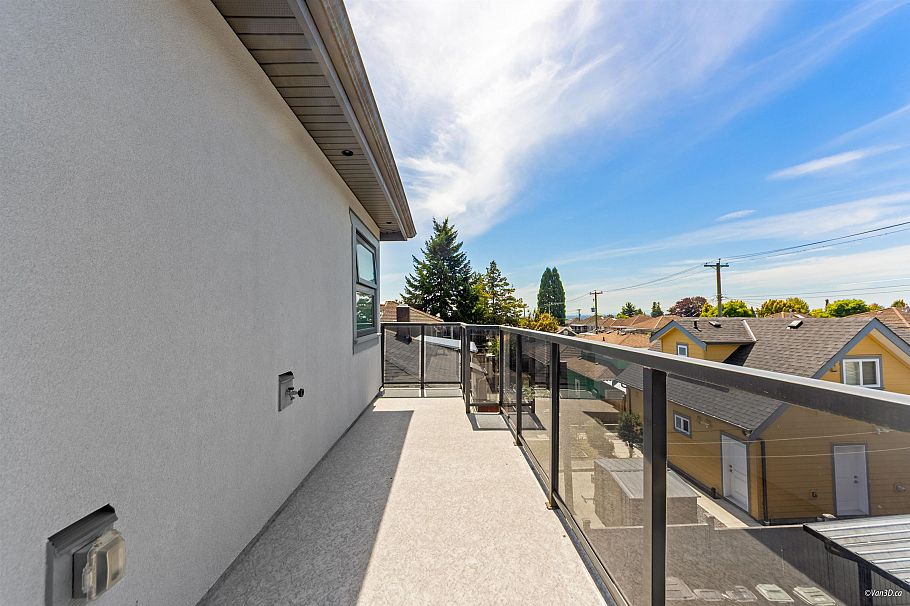 6913 Argyle Street Vancouver, BC - 36